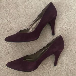 Purple pointed toe heel